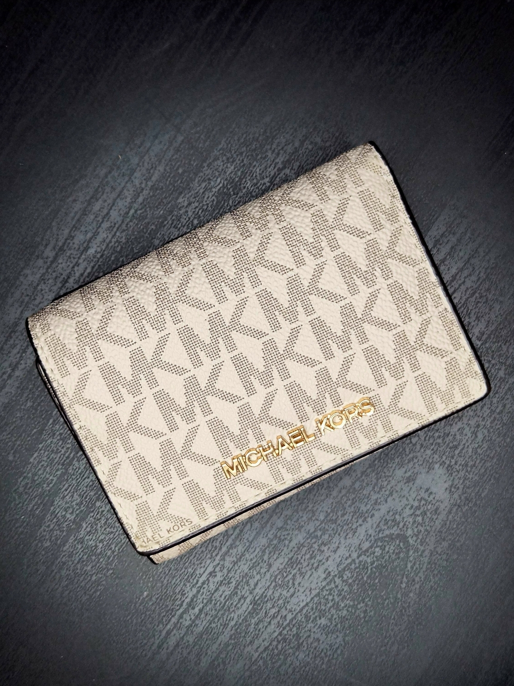 Michael Kors ~ Jet Set Travel Medium Logo Trifold Wallet